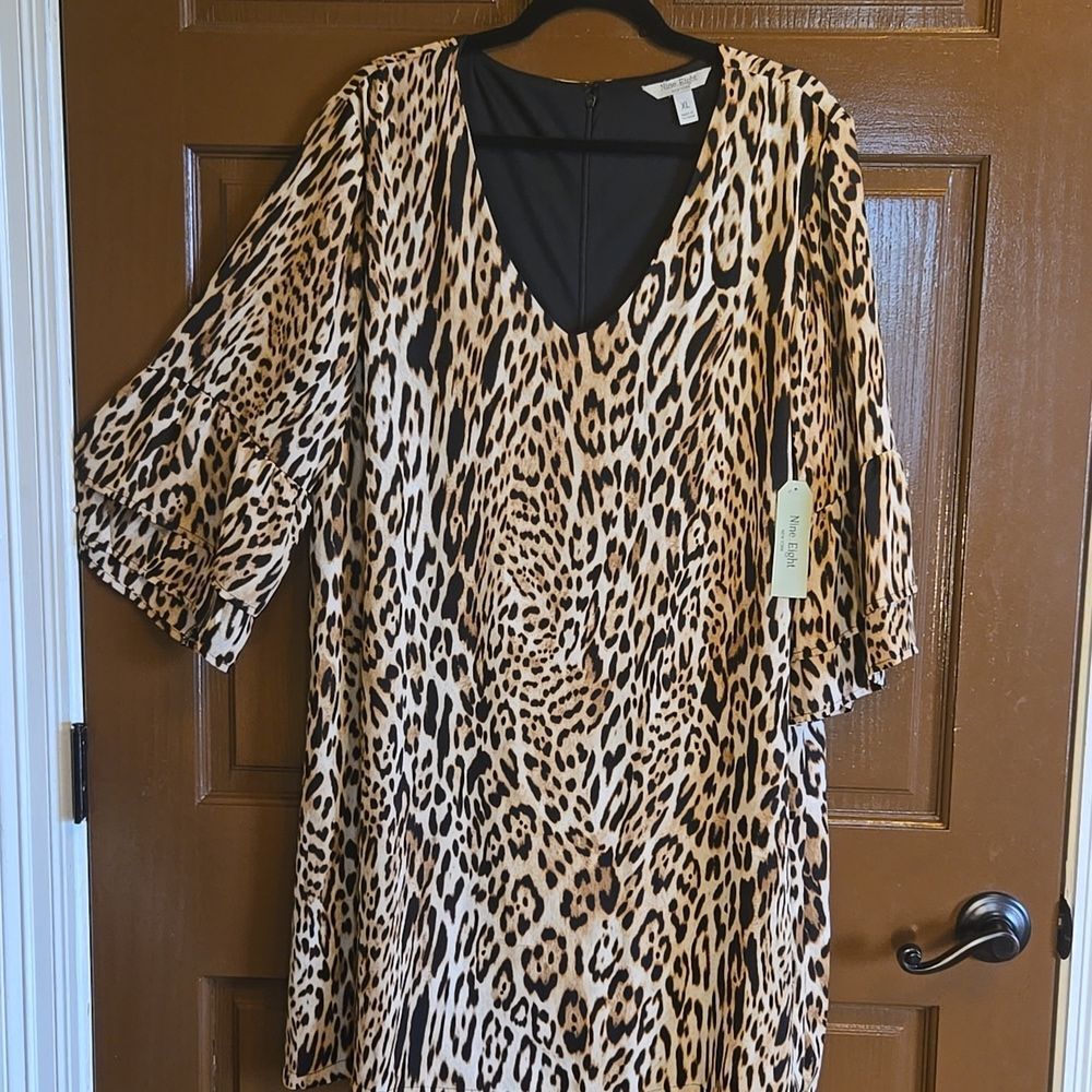 Nine Eight-Animal print V neck straight dress with 3/4 bell sleeves Sz XL NWT.